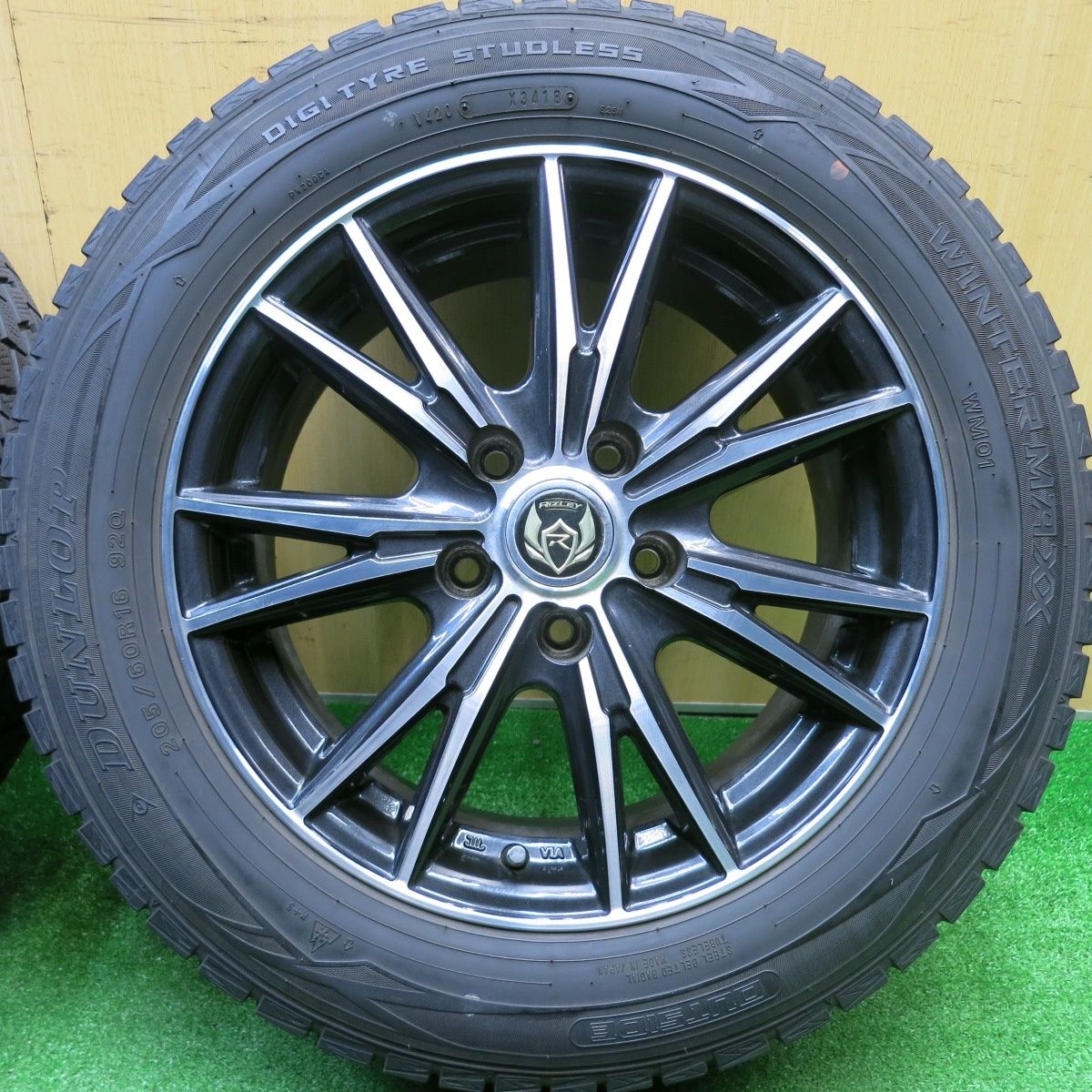 4本価格 スタッドレス 205 60 R 16 ダンロップ ウインターマックス WM 01 RiZLEY ライツレー 16インチ PCD 114 3 5 H ス