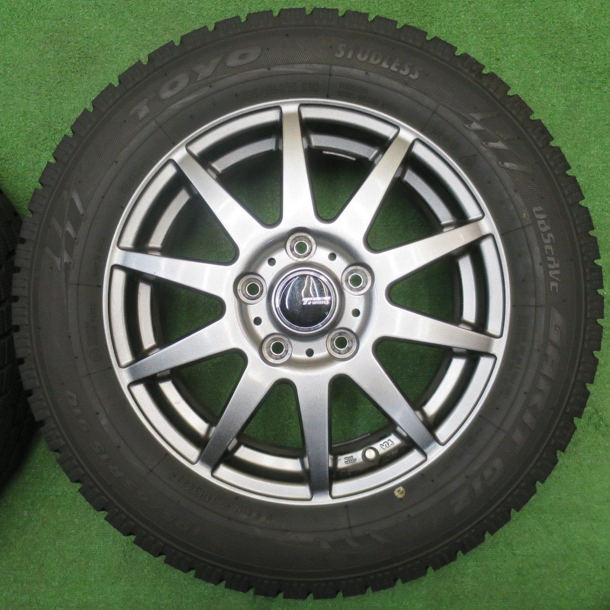 バリ溝！22年！キレイ！9.5分☆スタッドレス 195/65R15 トーヨー