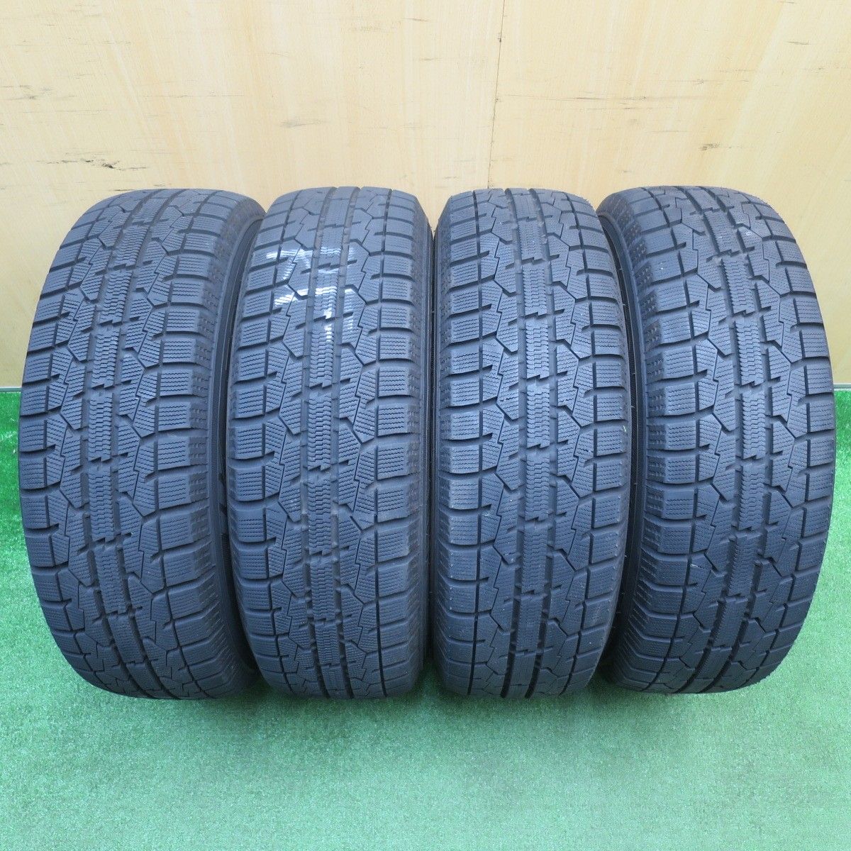 バリ溝！22年！キレイ！9.5分☆スタッドレス 195/65R15 トーヨー