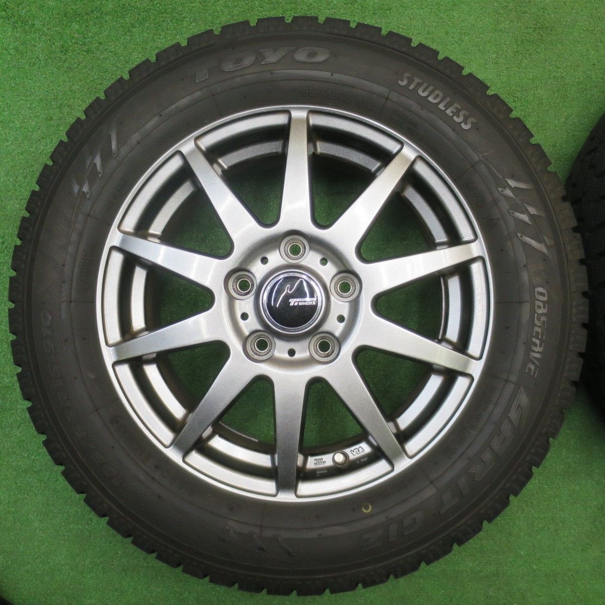 バリ溝！22年！キレイ！9.5分☆スタッドレス 195/65R15 トーヨー