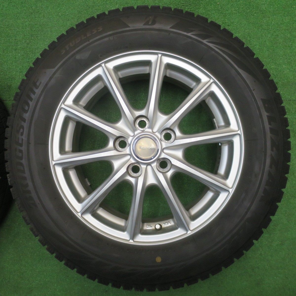 バリ溝 23年 キレイ 8 5分 スタッドレス 205 65 R 16 ブリヂストン ブリザック VRX 2 ECO FORME エコフォルム 16インチ PCD 114 3 5 H ス