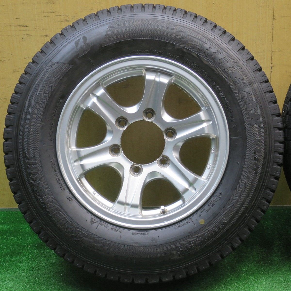  バリ溝 24年 9 5分 KEELER 195 80 R 15 107 105 N スタッドレス ブリヂストン ブリザック VL 10 キーラー 15インチ PCD 139 7 6 H ス 15インチ タイヤ ホイールセット