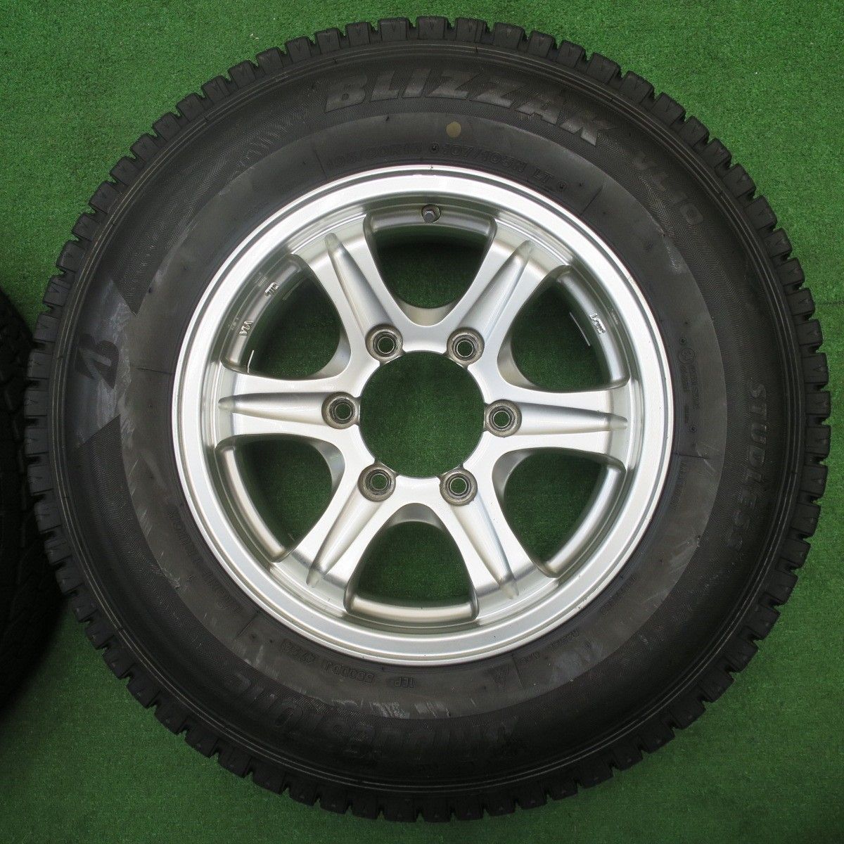 バリ溝！24年！9.5分☆KEELER 195/80R15 107/105N スタッドレス