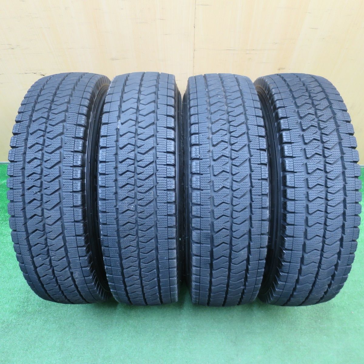 バリ溝！24年！9.5分☆KEELER 195/80R15 107/105N スタッドレス