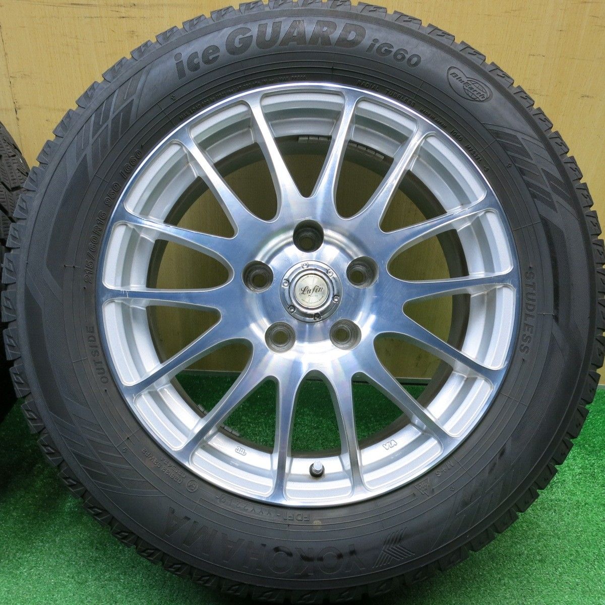バリ溝！8.5分☆スタッドレス 215/60R16 ヨコハマ アイスガード iG60