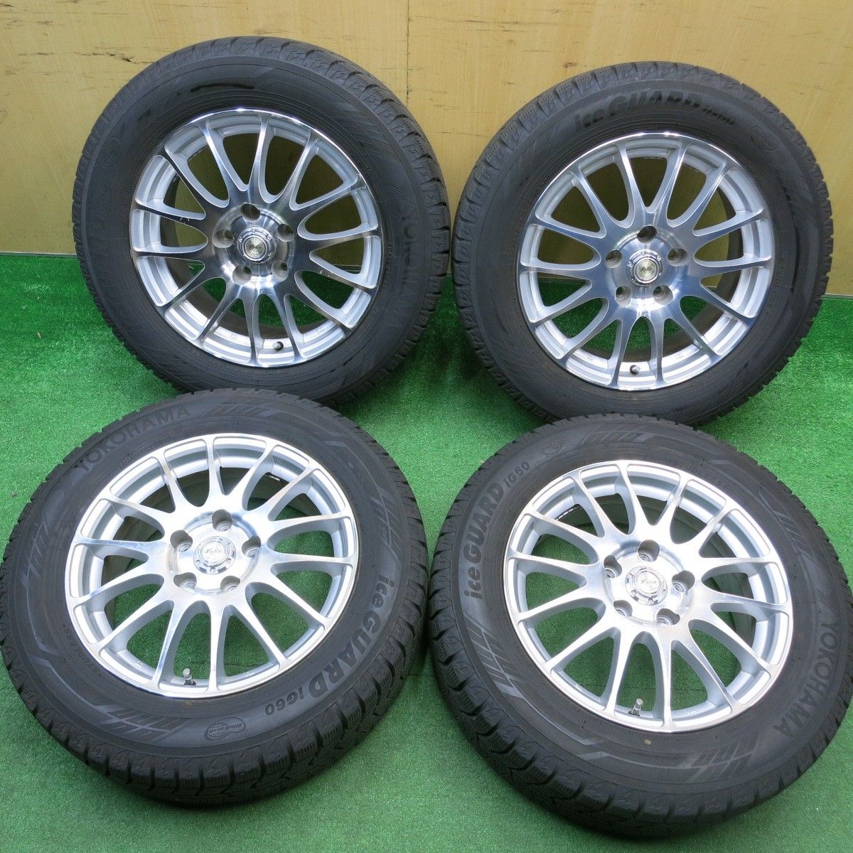 バリ溝！8.5分☆スタッドレス 215/60R16 ヨコハマ アイスガード iG60