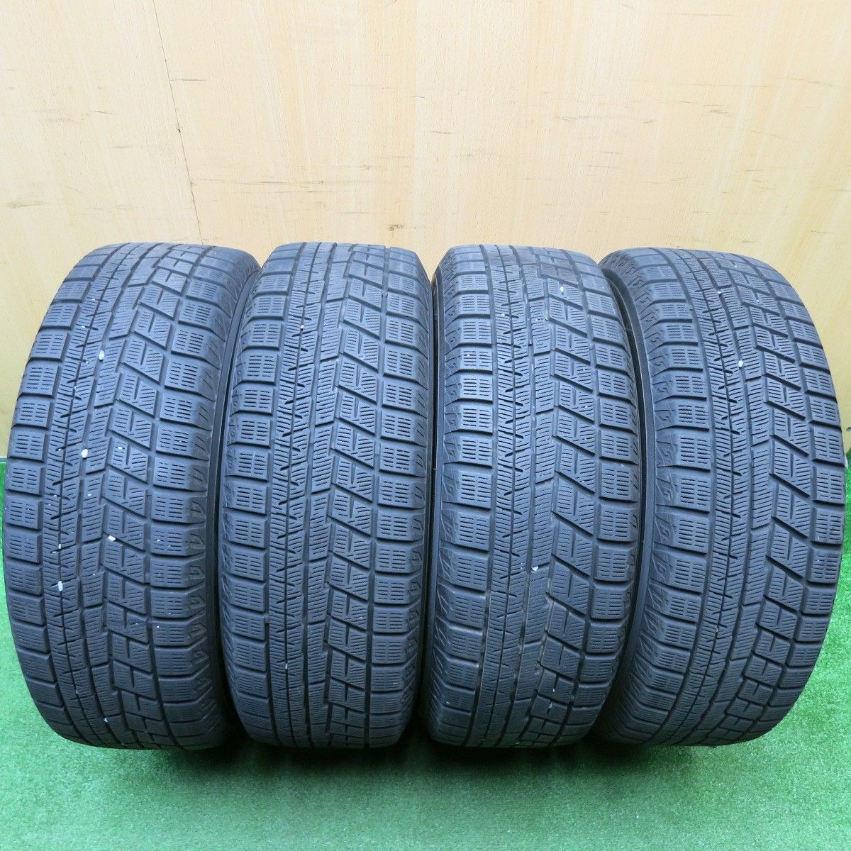 バリ溝！8.5分☆スタッドレス 215/60R16 ヨコハマ アイスガード iG60