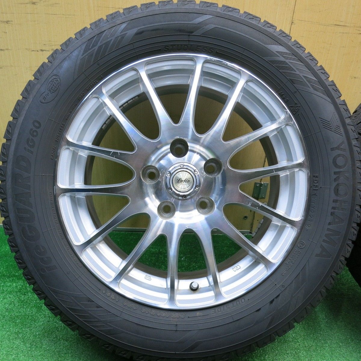 バリ溝！8.5分☆スタッドレス 215/60R16 ヨコハマ アイスガード iG60