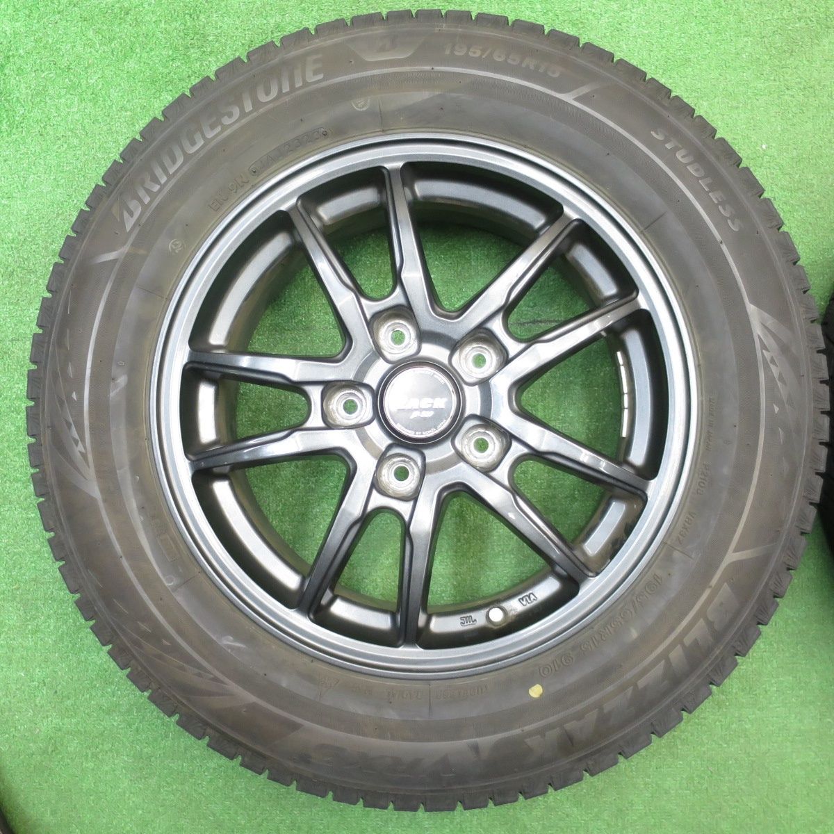 バリ溝！23年！キレイ！8.5分☆スタッドレス 195/65R15 ブリヂストン
