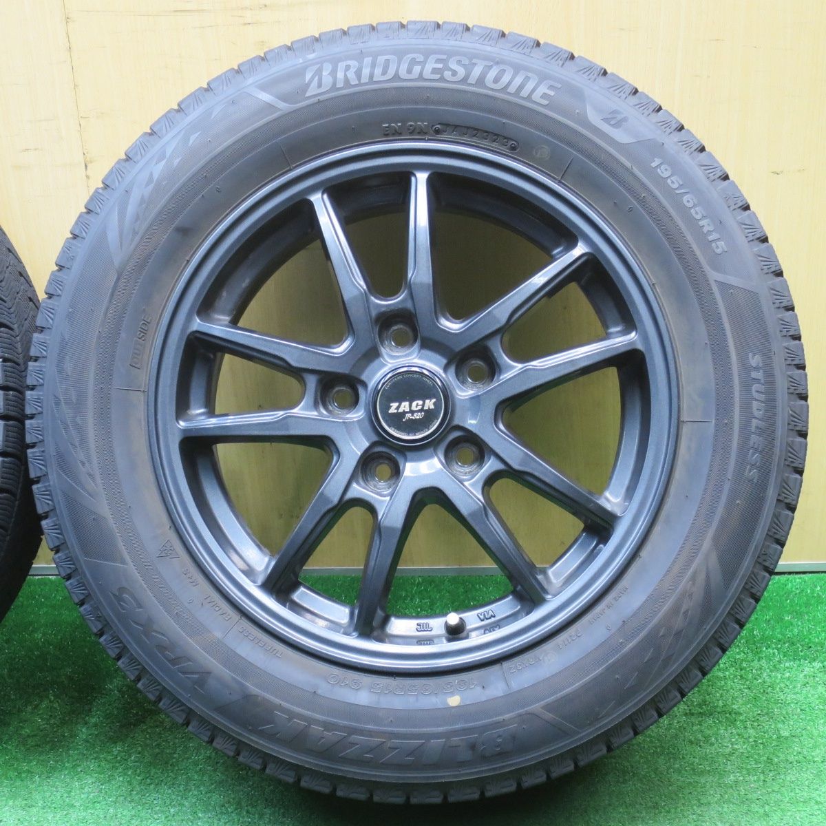 バリ溝！23年！キレイ！8.5分☆スタッドレス 195/65R15 ブリヂストン