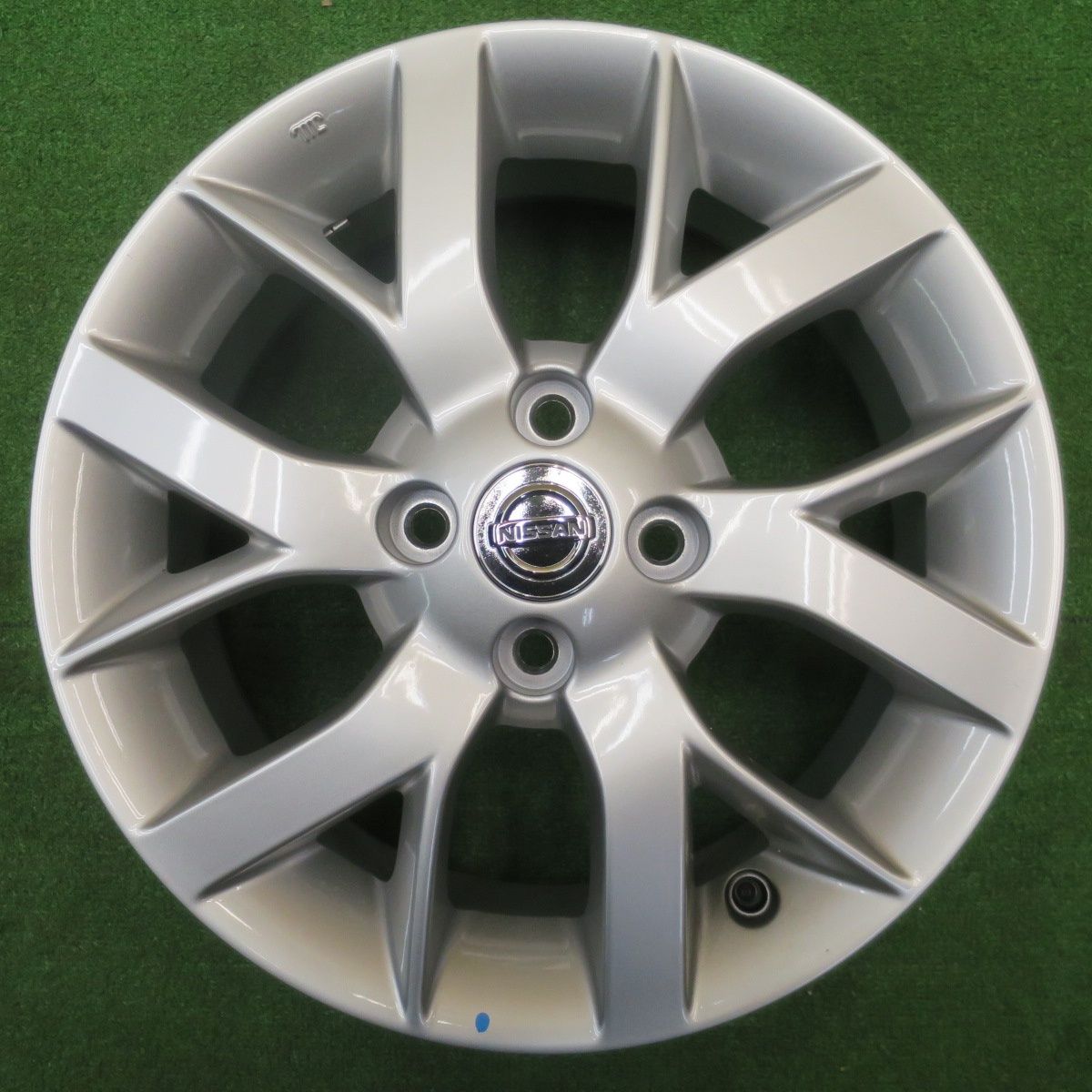 新車外し 日産 E 12 ノート ホイール 15インチ 15 5 J PCD 100 4 H ホ