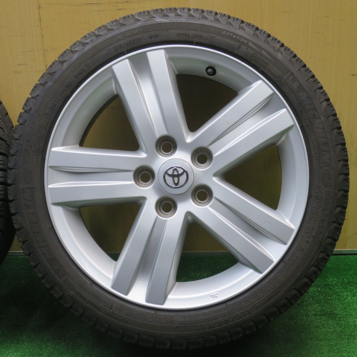 バリ溝！9分☆トヨタ ブレイド 純正 215/45R17 スタッドレス