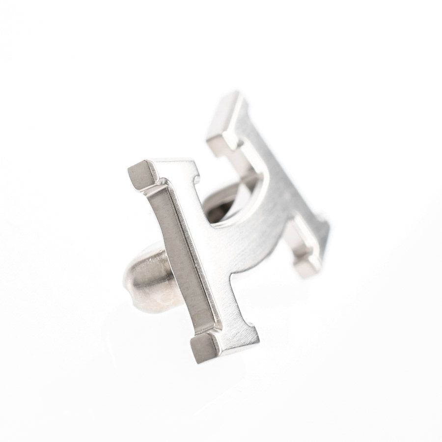 HERMES エルメス ブローチ Hスマイル - メルカリ