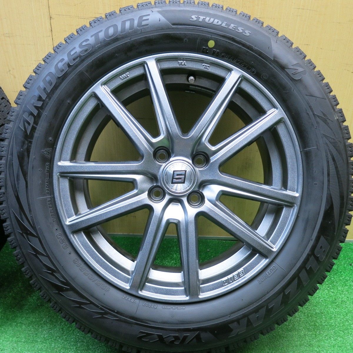 バリ溝！23年！キレイ！9.5分以上☆スタッドレス 195/65R16