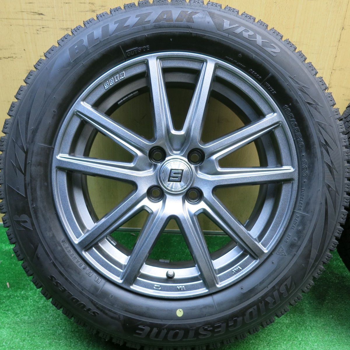 バリ溝！23年！キレイ！9.5分以上☆スタッドレス 195/65R16