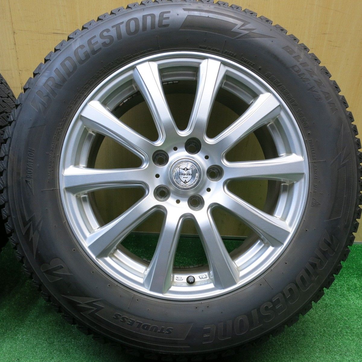 バリ溝！8.5分☆スタッドレス 225/65R17 ブリヂストン ブリザック DM