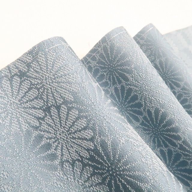 ❁tomihisa❁ 菊地紋 着物 正絹 仕付け糸付 薄縹色×菊でまとう好印象 小紋 色無地 7301