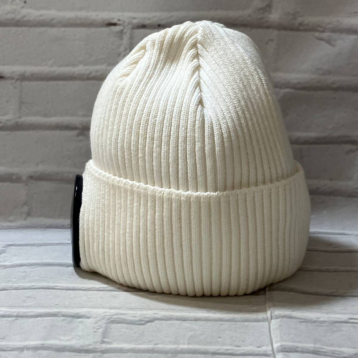 C P COMPANY シーピーカンパニー ニット帽 イタリア製 サングラス付きニット帽 ホワイト