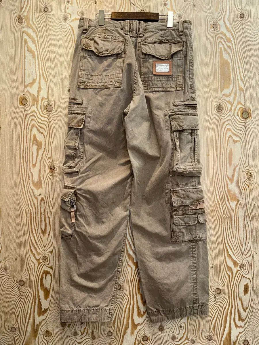 ドルチェ&ガッバーナ　カーゴパンツ　L 00s ドルチェ＆ガッバーナ 18 ポケット カーゴパンツ - メルカリ