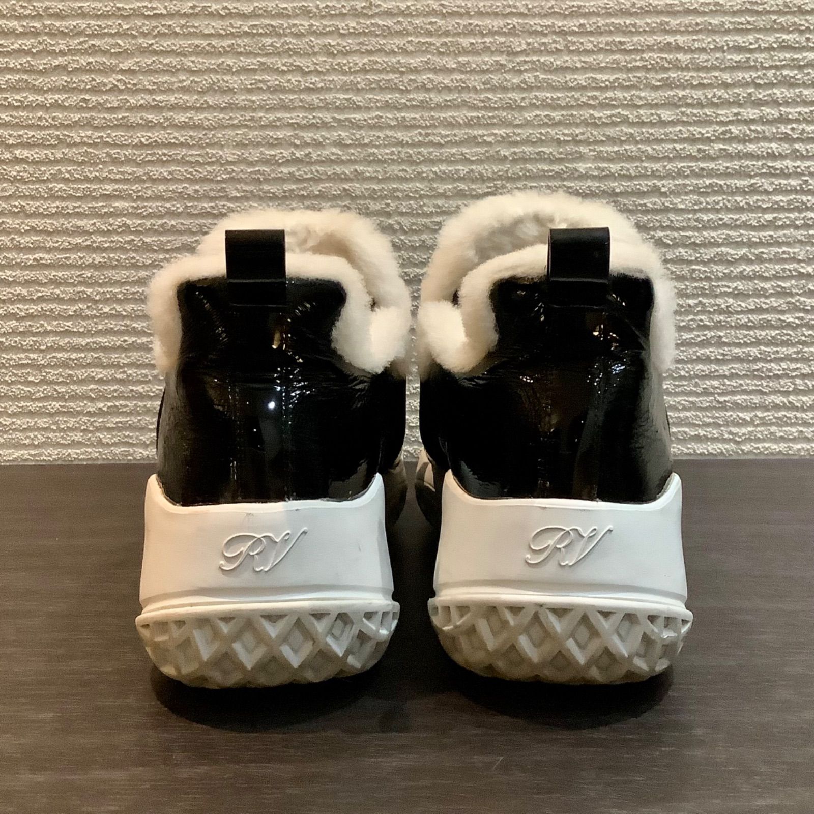 ロジェヴィヴィエ Roger Vivier ヴィヴラン パテント レザー ビジュー