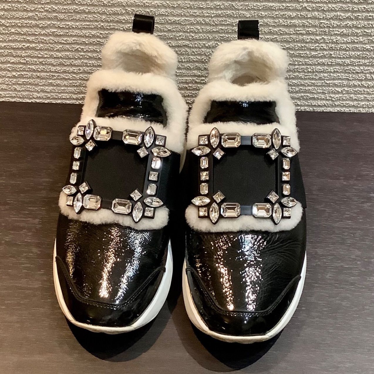 ロジェヴィヴィエ Roger Vivier ヴィヴラン パテント レザー ビジュー