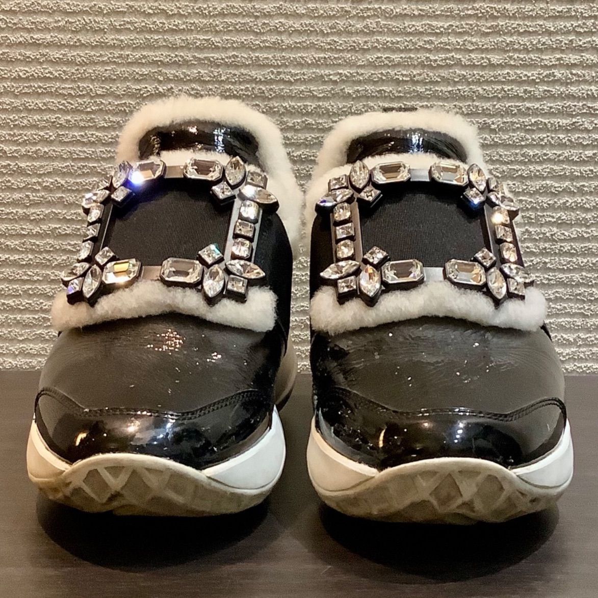 ロジェヴィヴィエ Roger Vivier ヴィヴラン パテント レザー ビジュー