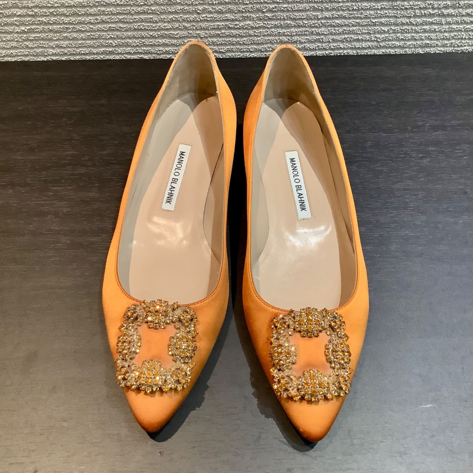 MANOLO BLAHNIK ベージュ・オレンジ パンプス 35 マノロブラニク MANOLO BLAHNIK ハンギシ サラン フラット パンプス