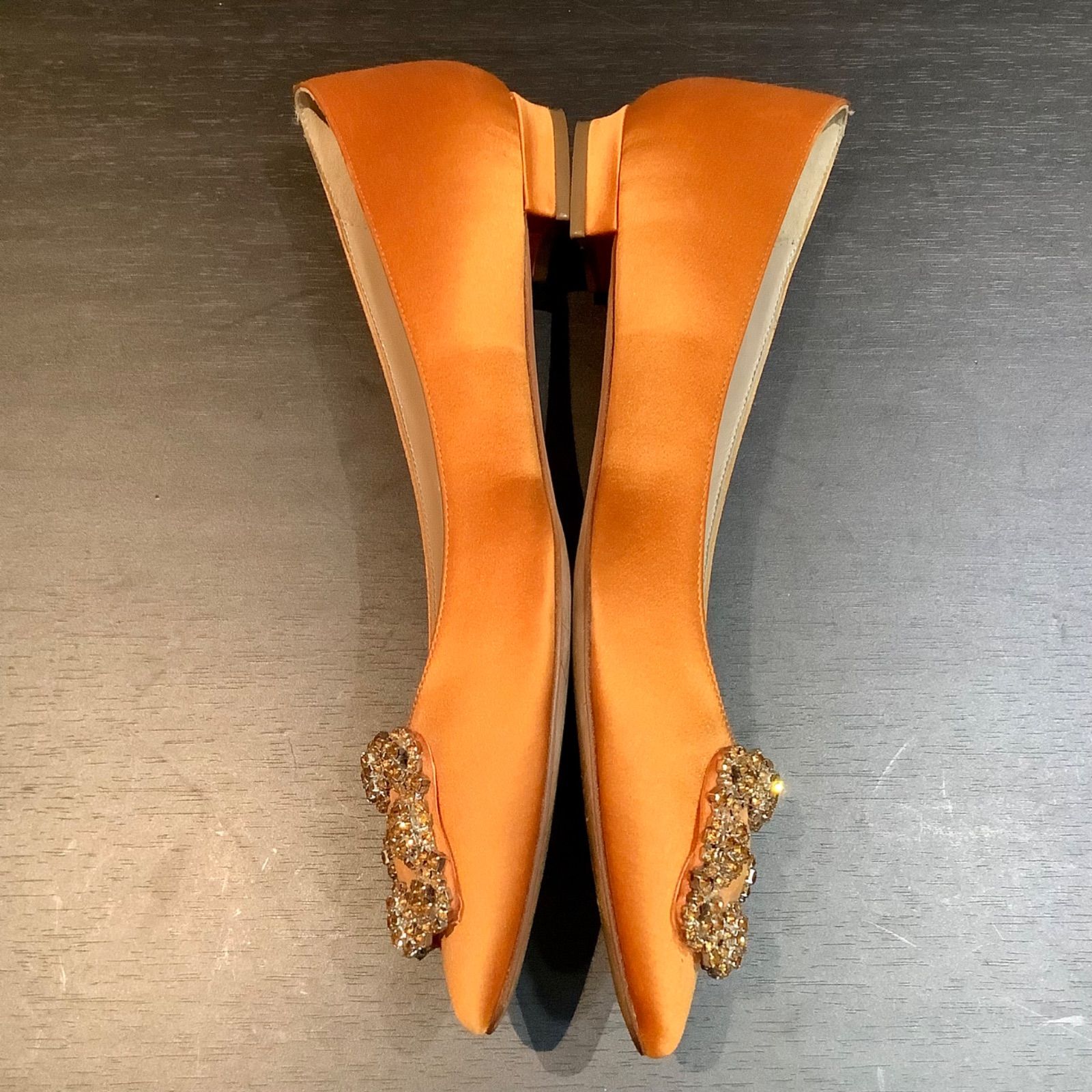 マノロブラニク MANOLO BLAHNIK ハンギシ サラン フラット パンプス