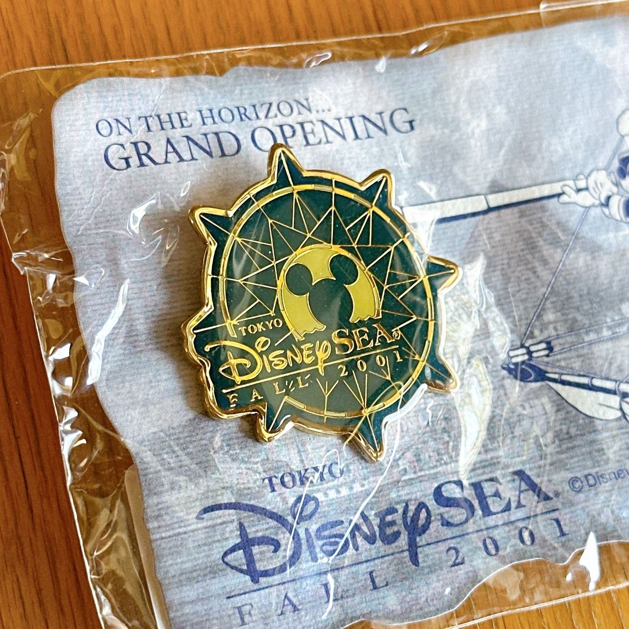 新品未開封☆レア 東京ディズニーシー グランドオープン記念ピンバッジ