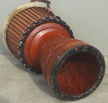 マホガニー製ジャンベ（ジェンベ）☆上級モデル☆Mサイズ(10インチ