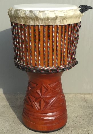 マホガニー製ジャンベ（ジェンベ）☆上級モデル☆Mサイズ(10インチ)《D