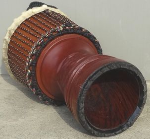 マホガニー製ジャンベ（ジェンベ）☆上級モデル☆Mサイズ(10インチ)《D