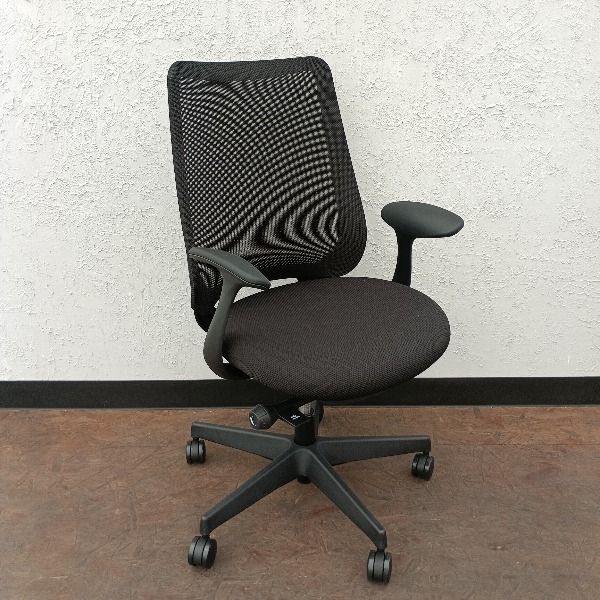 オカムラ オフィスチェア 肘あり ポータム CF 21 XR FKA 1 製 ブラック バック 背メッシュタイプ デザインアーム デスクチェア チェア イス 椅子