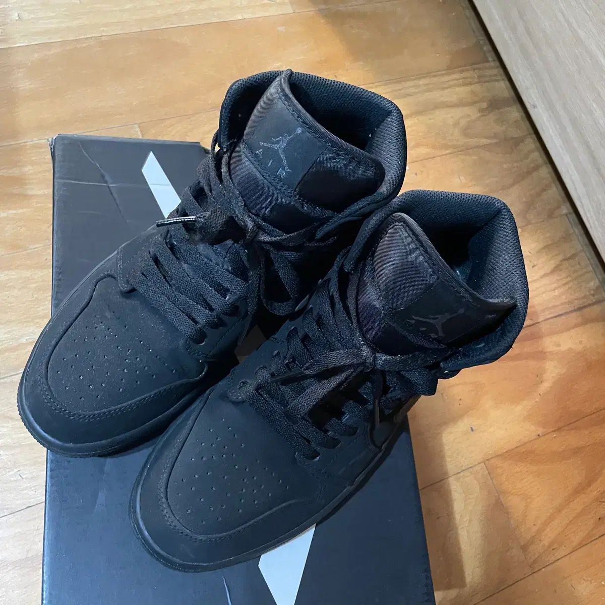 ナイキ エア ジョーダン ミッド オールブラック スニーカー 255