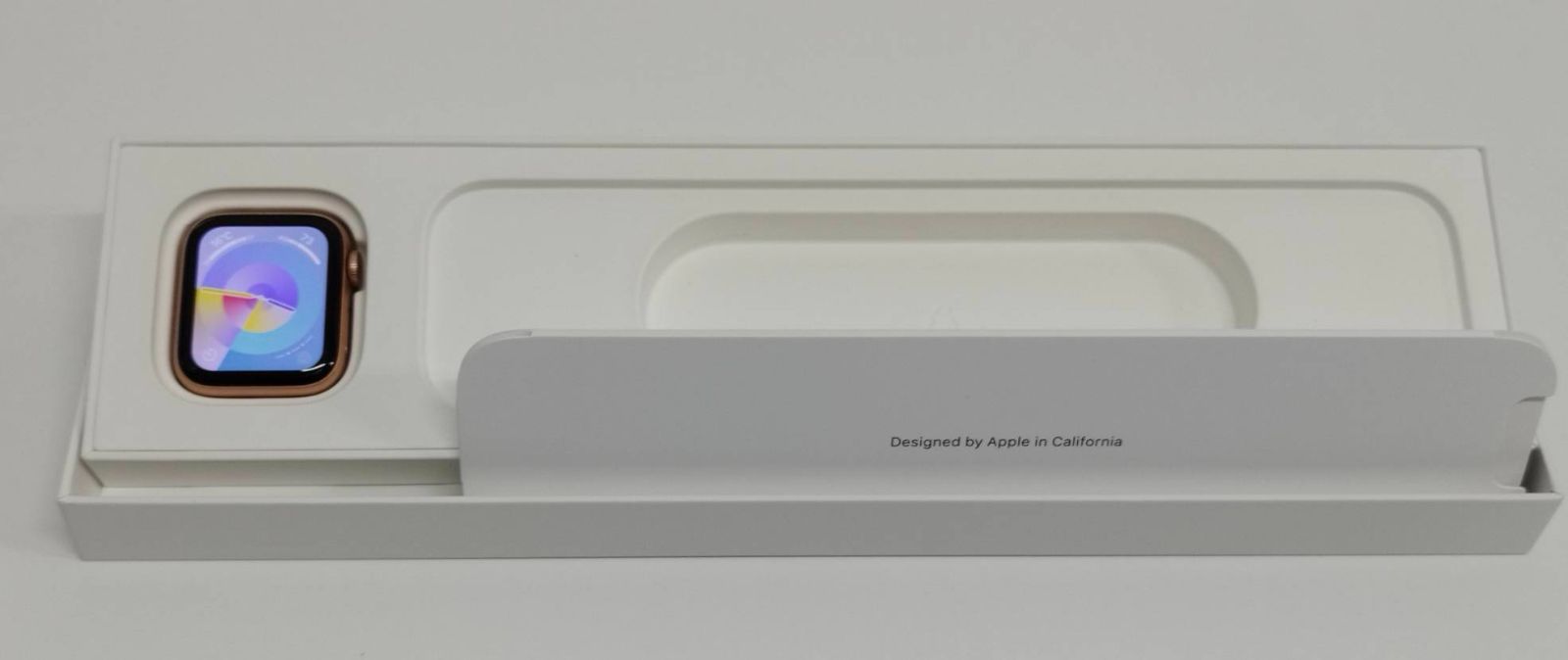 Apple Watch SE 第1世代 GPS 40 mm A 2351 ゴールド MKQA 3 J