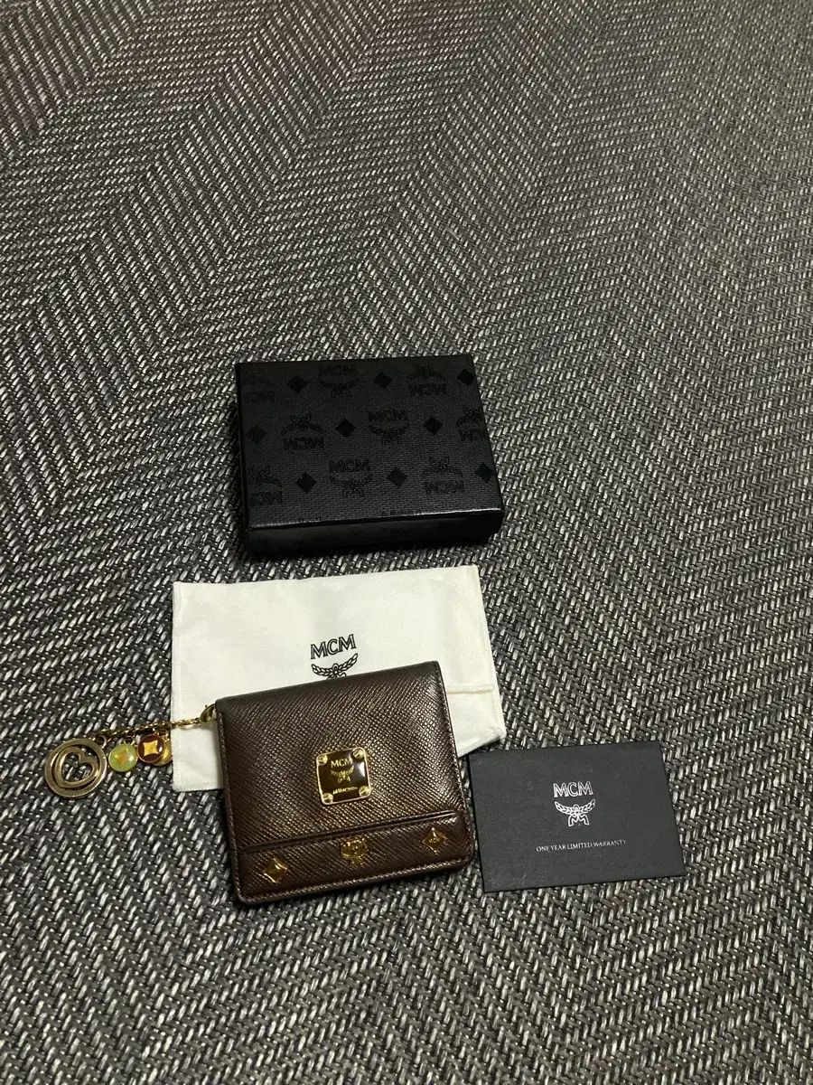 MCM エム シー エム 二つ折り財布