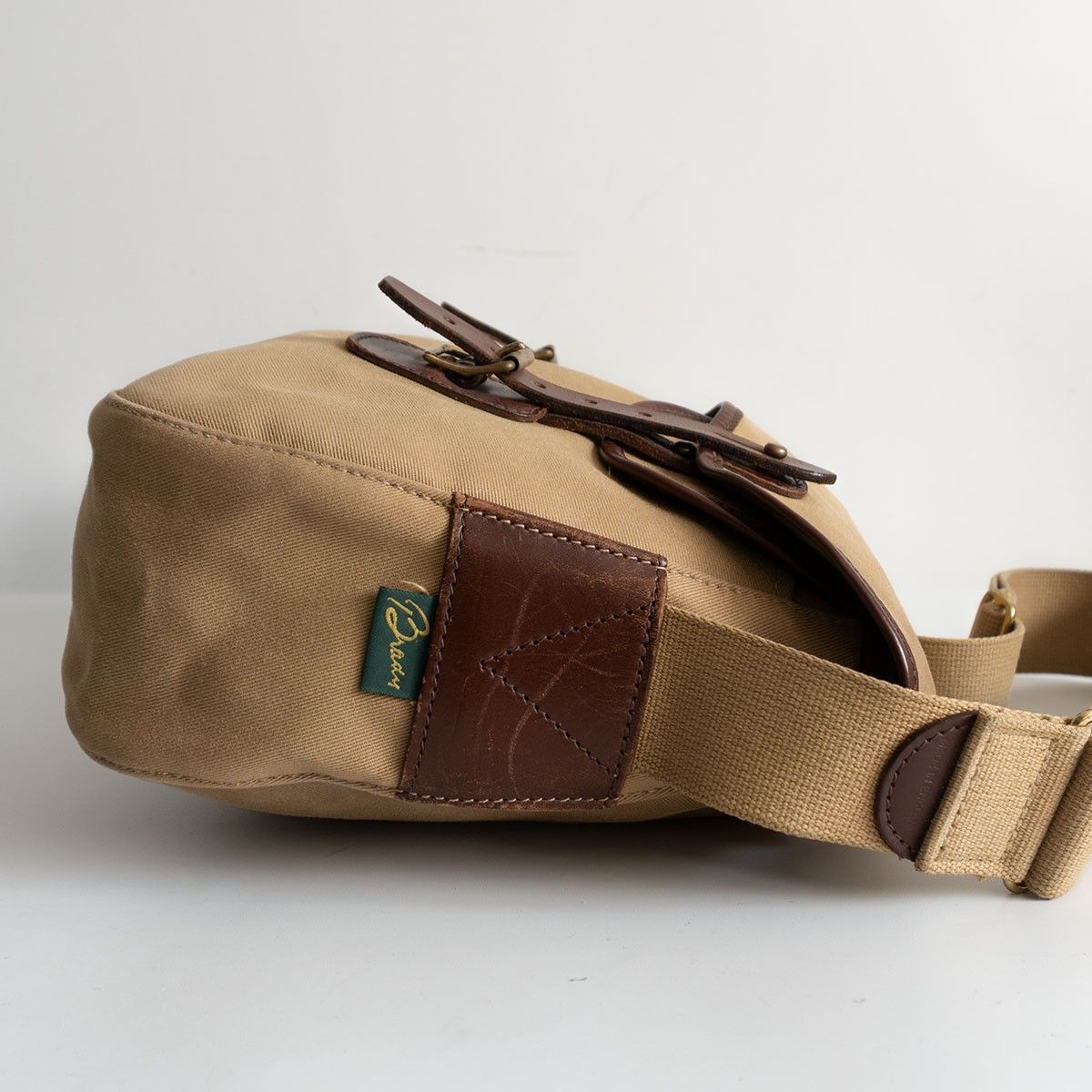 雰囲気抜群】BRADY【ARIEL TROUT SMALL ショルダーバッグ】アリエル