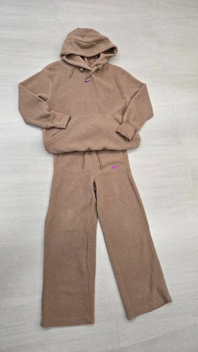 ナイキ ボア フリース フーディー Tシャツ ズボン セット ブラウン