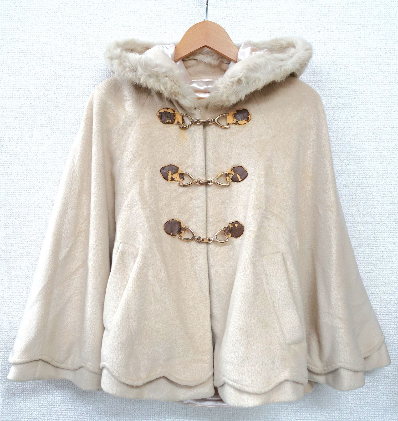 訳あり LIZLISA フードファーケープコート Fサイズ クリーム フリル型