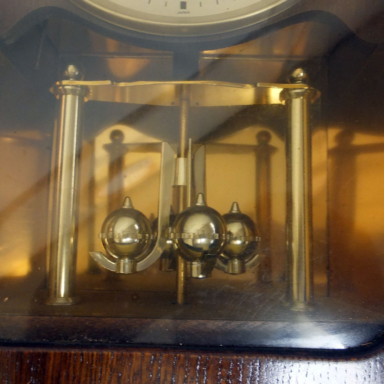 R634【カチカチしない】愛工舎（Aikosha）クオーツ式 振り子壁掛け時計