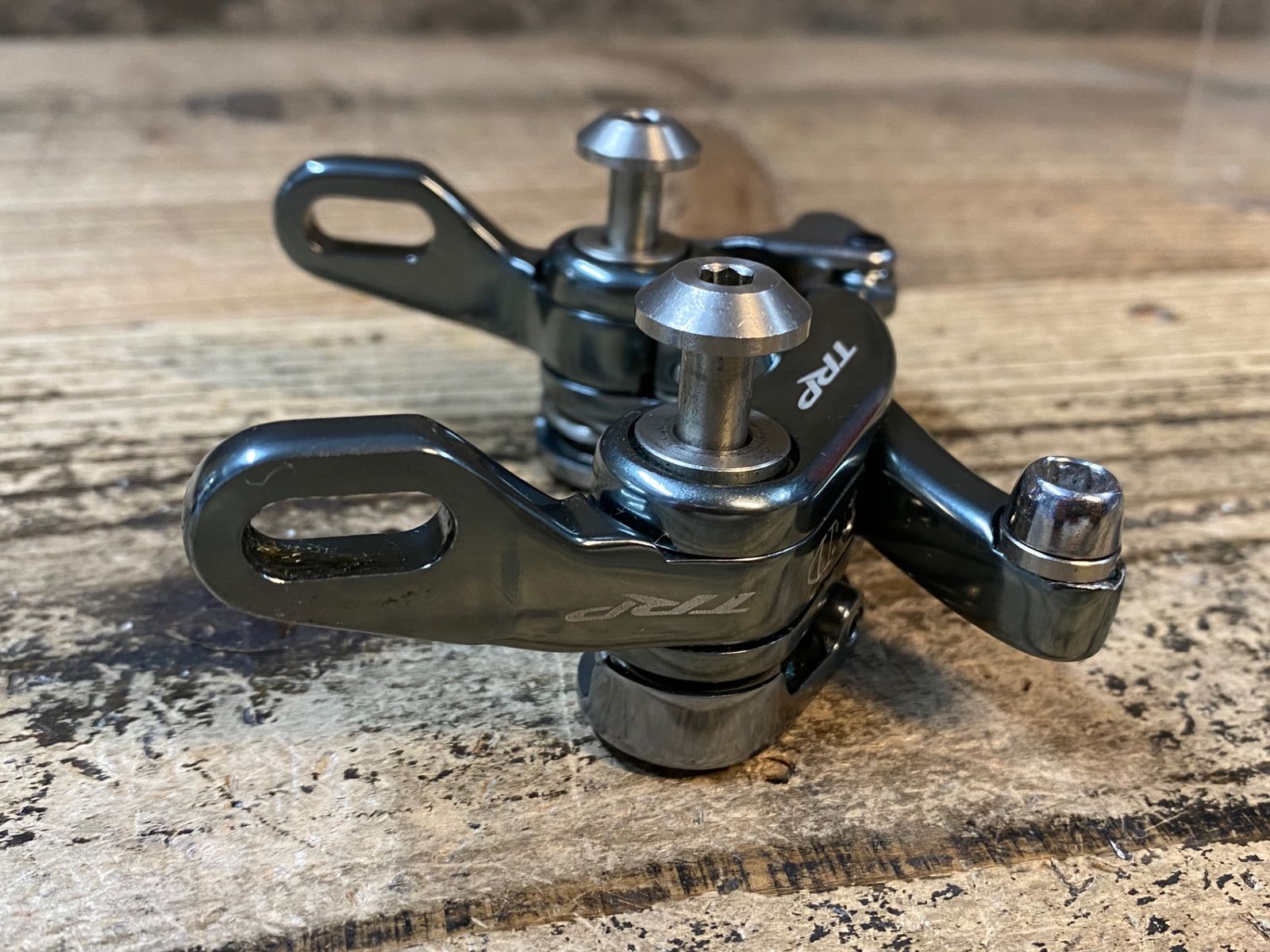 JQ017 TRP T851 ダイレクトマウントブレーキ キャリパー ※シュー