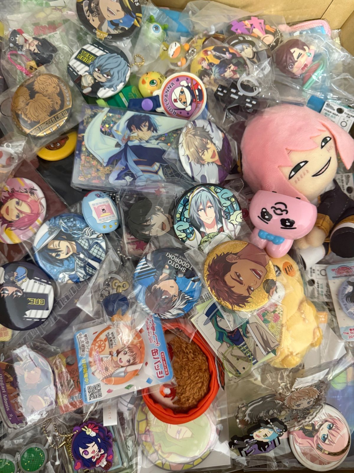大特価！ アニメグッズ等 缶バッジ キーホルダー クリアファイル