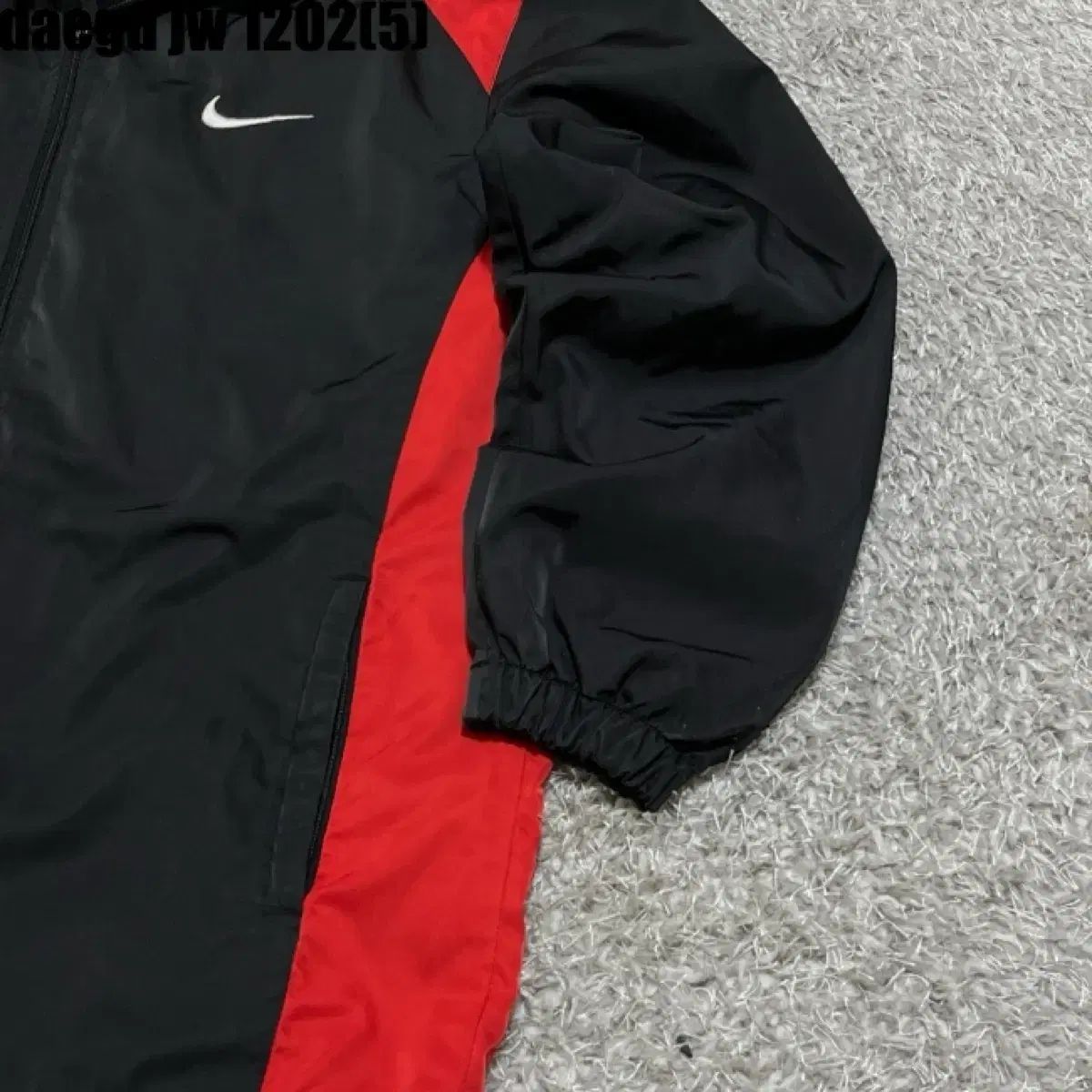 ナイキ ブラック/レッド WHO ウィンドブレーカー ジャケット150 1202