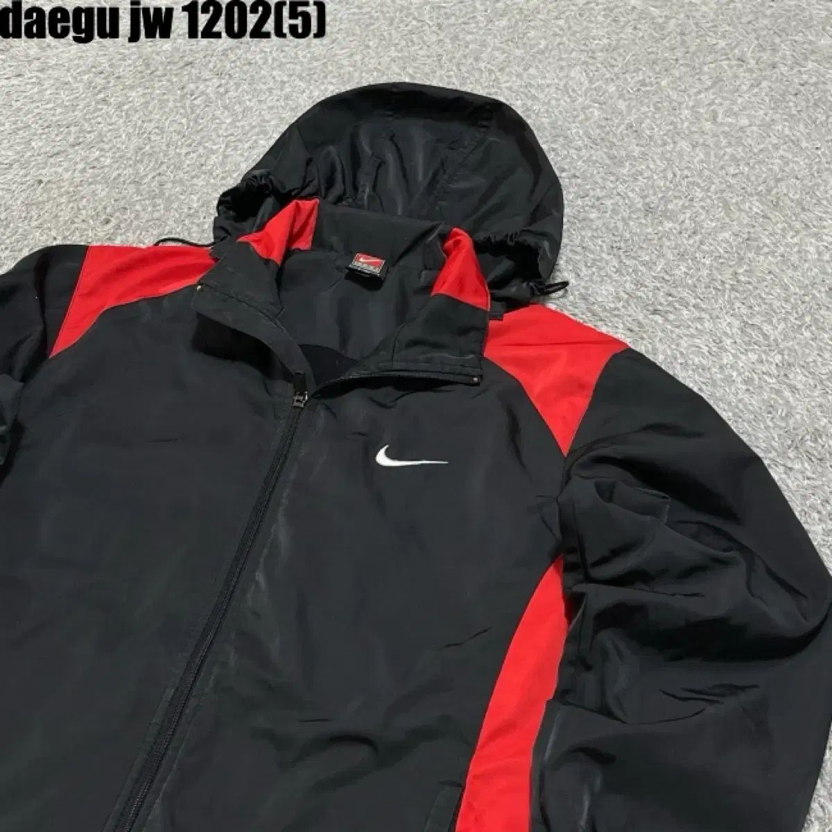 ナイキ ブラック/レッド WHO ウィンドブレーカー ジャケット150 1202