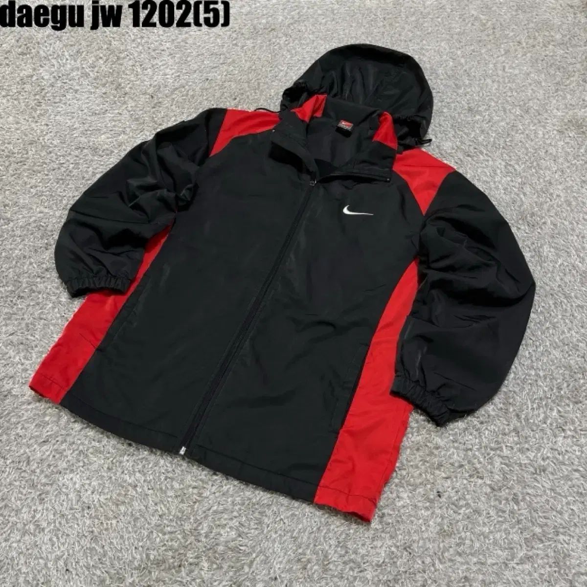 ナイキ ブラック/レッド WHO ウィンドブレーカー ジャケット150 1202