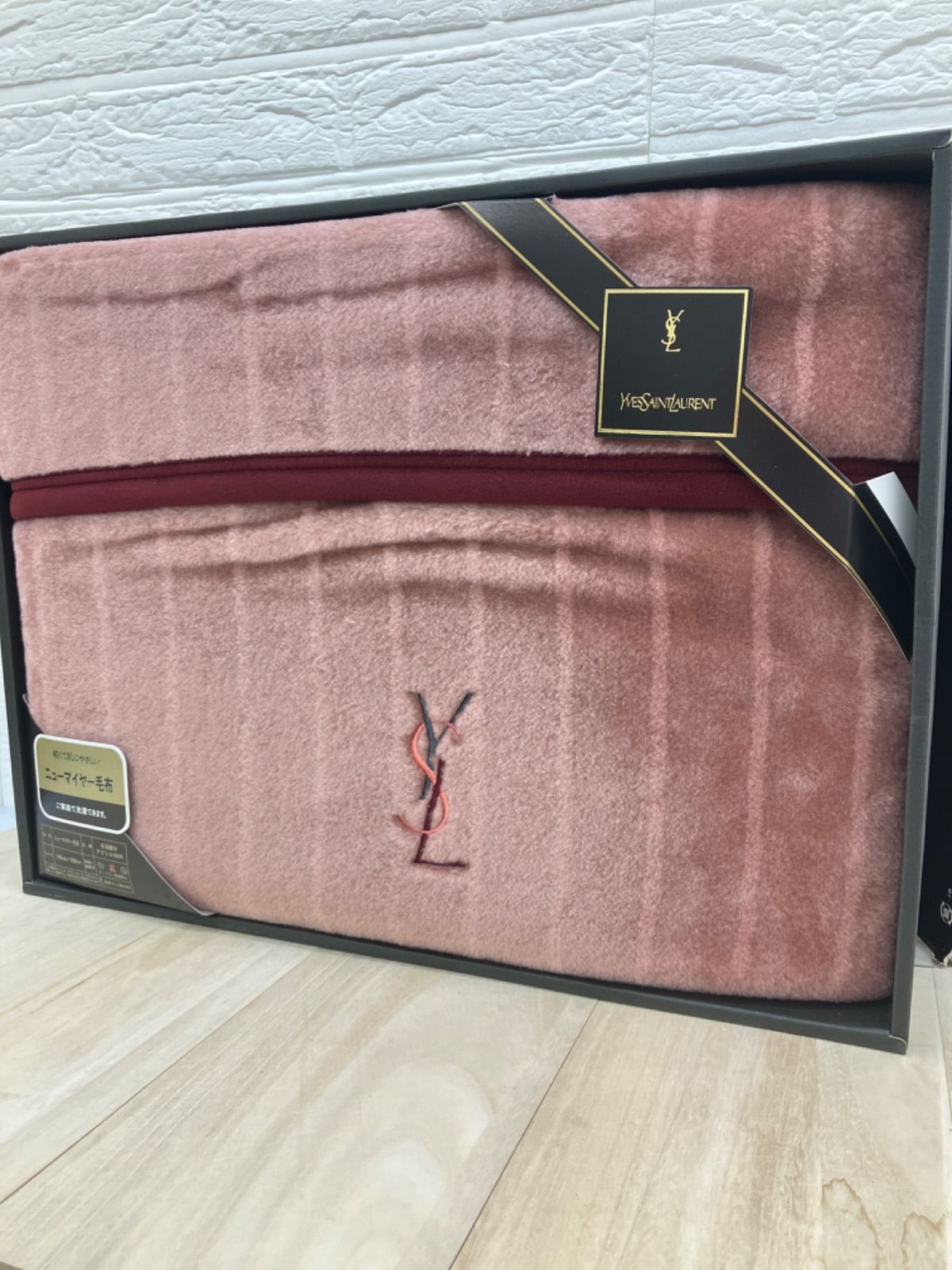 イヴ・サンローラン ニューマイヤー毛布二枚セット YSL 未使用】イヴ・サンローラン ニューマイヤー毛布 - メルカリ
