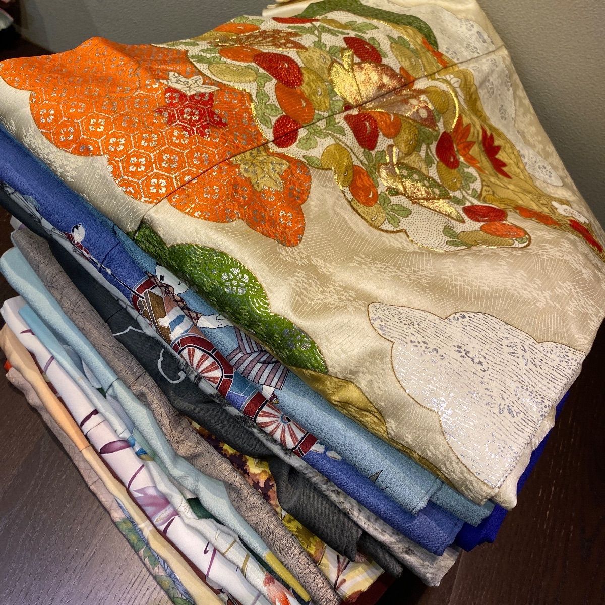 まとめ売り】正絹訪問着15枚リメイク素材 ハンドメイド向け - メルカリ