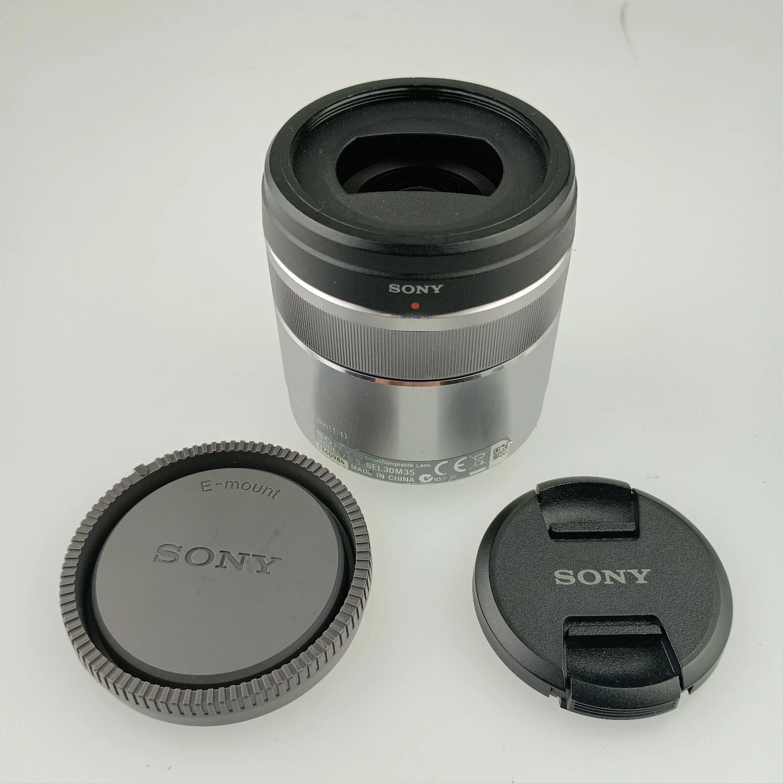 Sony 30 mm F 3 5 e mount Macro Lens