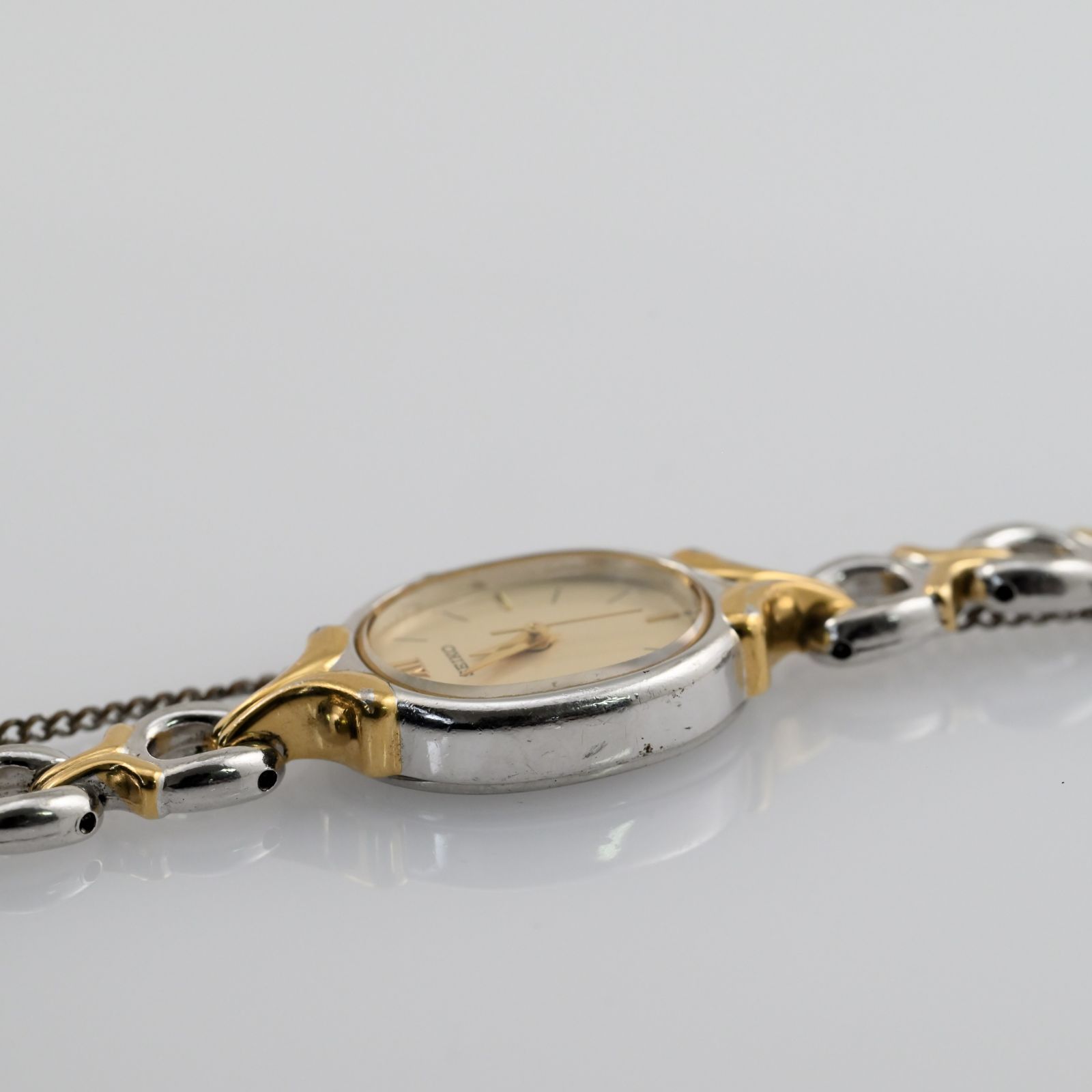 SEIKO セイコー 2P21-5D00 ドレスウォッチ オーバル 女性用腕時計 