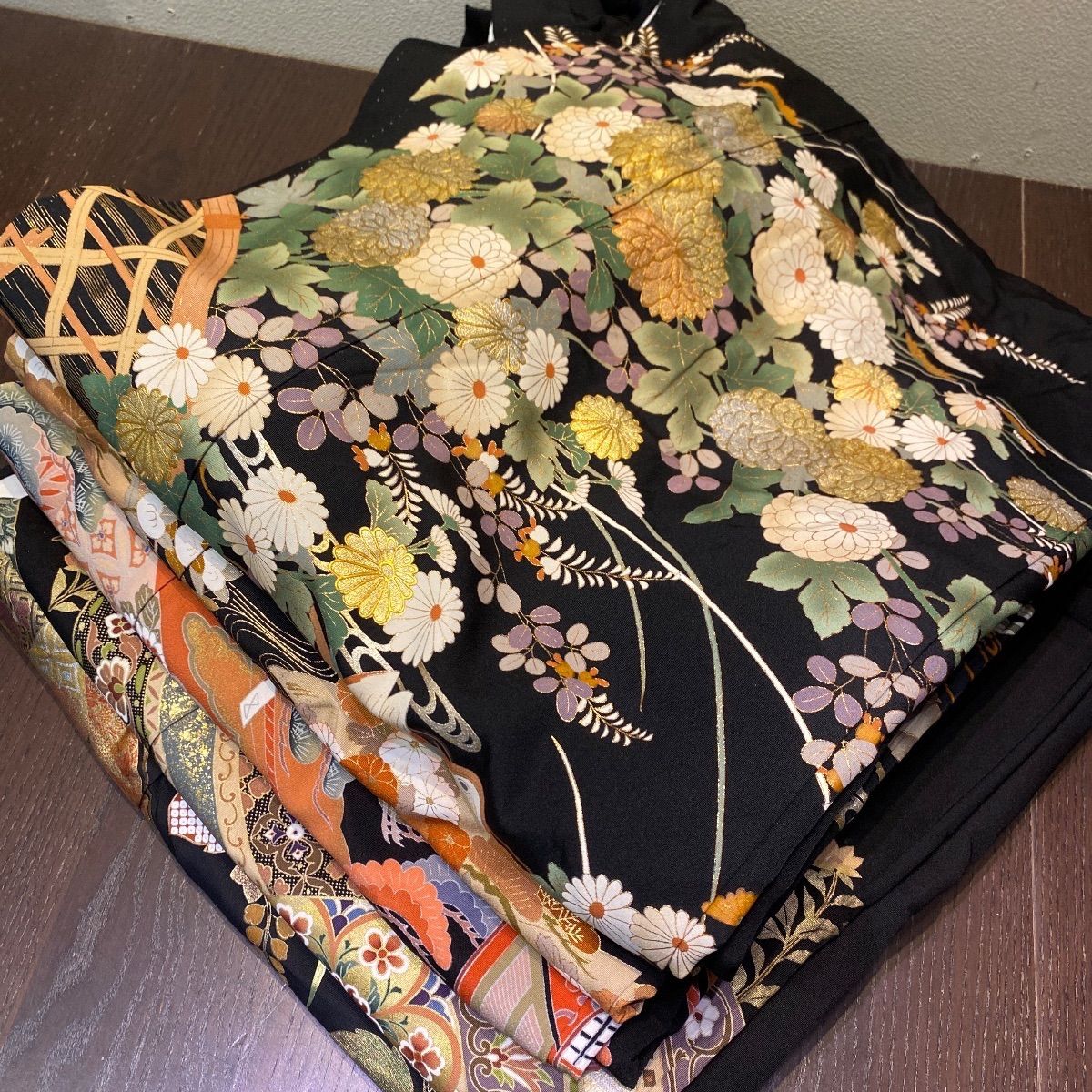 まとめ売り】正絹留袖5枚 リメイク素材 ハンドメイド向け - メルカリ